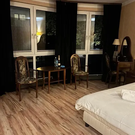 Port 111 アパート